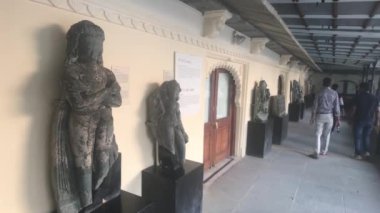 Udaipur, Hindistan - 13 Kasım 2019: Şehir Sarayı turistleri 5.