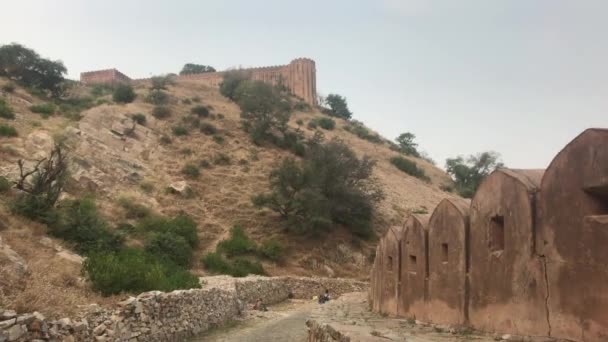 Джайпур, Индия - длинная укрепленная стена в старой крепости часть 10 — стоковое видео