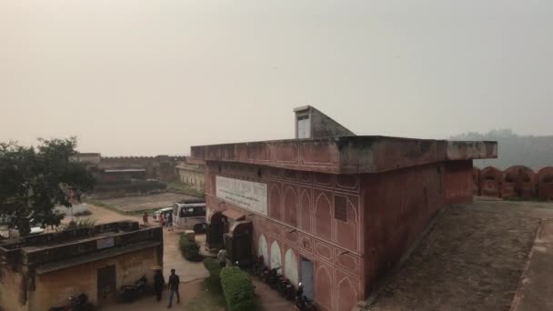 Jaipur, India - view of the well-preserved walls and buildings of the old fort part 15 — Stock Video