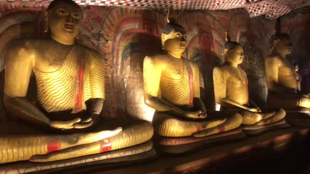 Dambulla, Srí Lanka, 2019. november 25., Dambulla barlang templom, Buddha szobor 10. rész — Stock videók