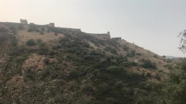 Jaipur, India - largo muro fortificado en la antigua fortaleza parte 13 — Vídeo de stock
