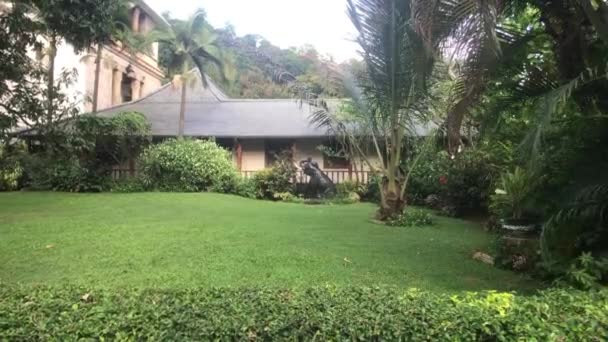 Kandy, Σρι Λάνκα, πράσινο κήπο στο ναό — Αρχείο Βίντεο