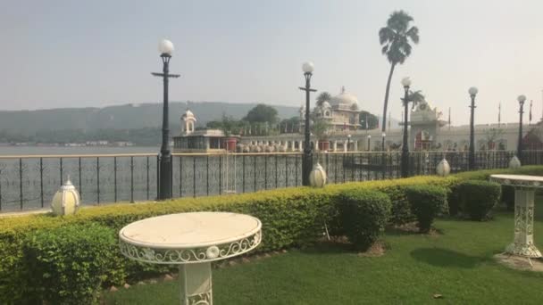 Udaipur, Indie - palma na palmovém ostrově část 2 — Stock video