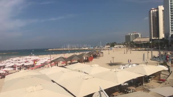 Tel Aviv, Israël - 22 octobre 2019 : Les touristes se baignent dans la mer partie 2 — Video