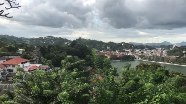 Kandy, Шри-Ланка, views of the city before the rain — стоковое видео