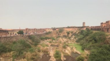 Jaipur, Hindistan - 16. kalenin iyi korunmuş duvar ve binalarının manzarası