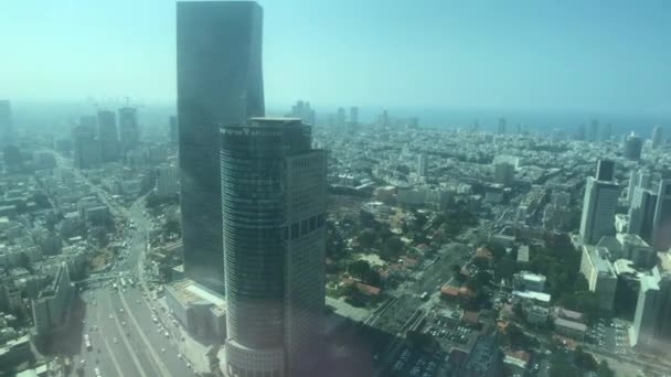 Tel Aviv, Izrael - Kilátás a városra a felhőkarcoló magasságából 9 — Stock videók