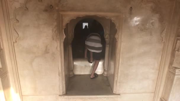 Udaipur, indien - innenraum des stadtpalastes teil 3 — Stockvideo