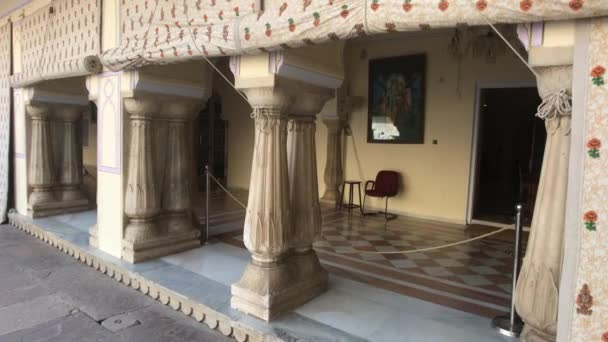 Jaipur, India - Palacio de la Ciudad y columnas originales en el área de recreación — Vídeos de Stock