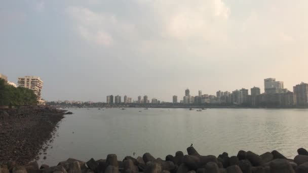 Mumbai, Inde - Le remblai de Bombay est situé dans la baie de Beck Bey dans la partie 6 de la mer d'Arabie — Video