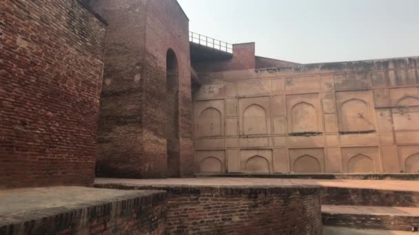 Агра, Индия - Форт Агра, остатки древних руин в форте — стоковое видео