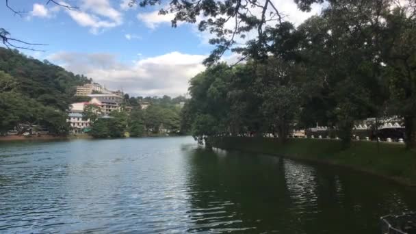 Kandy, Sri Lanka, merkezden göl manzarası — Stok video