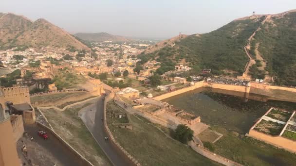 Jaipur, Índia, novembro 05, 2019, Amer Fort vista das montanhas da fortaleza sob o sol parte 4 — Vídeo de Stock