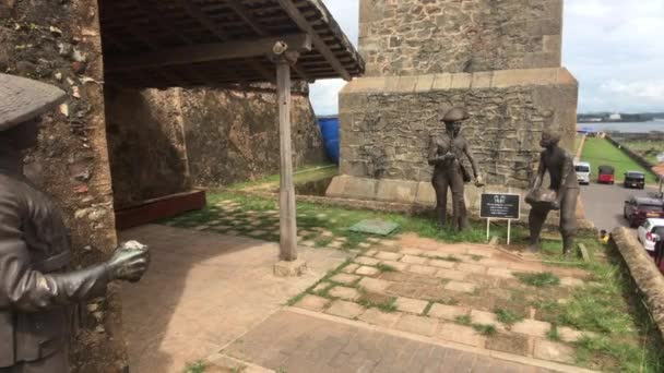 Galle, Sri Lanka, cortile fortezza con monumenti — Video Stock