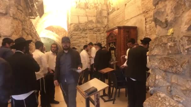 Yerusalem, Israel - 20 Oktober 2019: turis di alun-alun dekat tembok tangisan bagian 12 — Stok Video