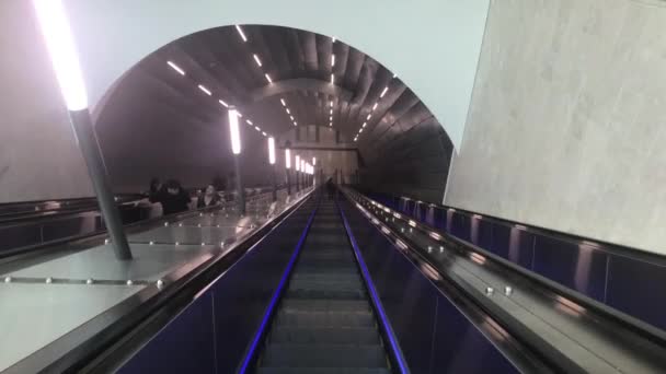 Jerusalén, Israel - 20 de octubre de 2019: los turistas en el edificio del metro parte 3 — Vídeos de Stock