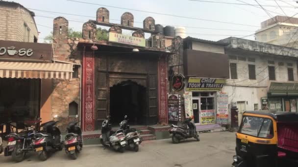 Udaipur, Indie - ulica z motocyklami — Wideo stockowe