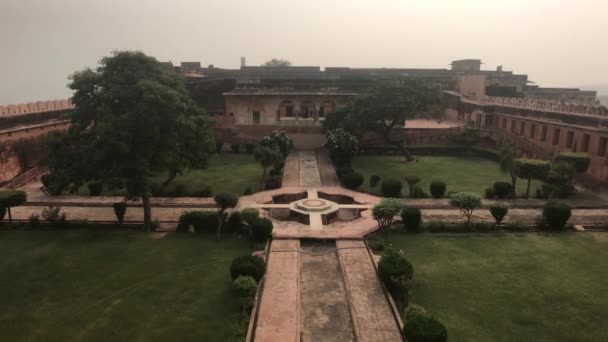 Jaipur, India - nagy zöld udvar belül az erőd része 2 — Stock videók