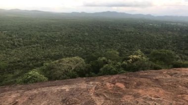 Sigirya, Sri Lanka, yeşil ovaya bakın.