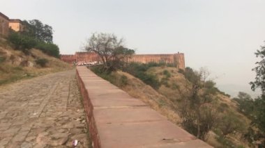 Jaipur, Hindistan - eski kalenin uzun güçlendirilmiş duvarı