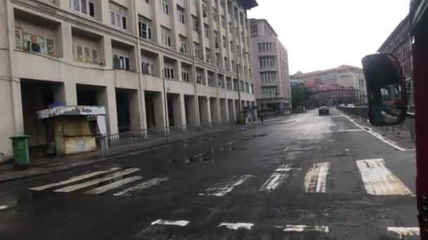 Colombo, Sri lanka, circulation dans une rue vide — Video