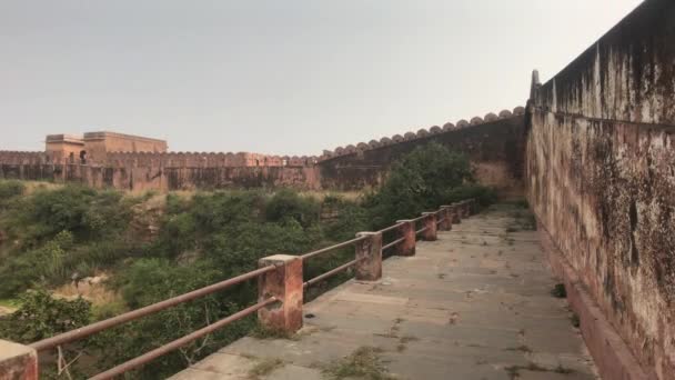 Jaipur, India - view of the well-preserved walls and buildings of the old fort part 17 — 图库视频影像