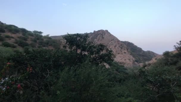 Jaipur, India - Galta Ji, pemandangan gunung saat matahari terbenam bagian 9 — Stok Video