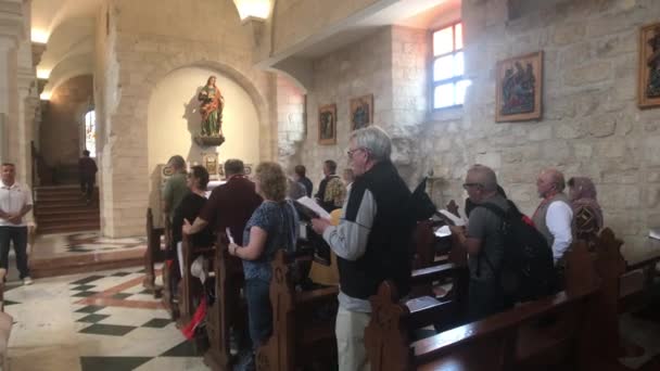 Bethlehem, Palestine - October 20, 2019: Basilica of the Nativity tourists listen to church service — Wideo stockowe
