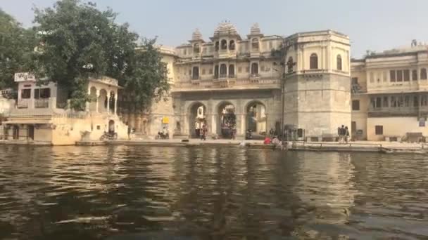 Udaipur, Inde - vue sur les murs du palais du côté du lac Pichola partie 6 — Video