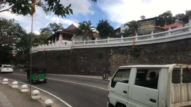 Kandy, Sri Lanka, street view with auto rickshaw — Stock Video