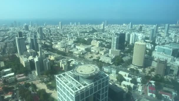 Tel Aviv, Izrael - Kilátás a városra a felhőkarcoló magasságából 10 — Stock videók