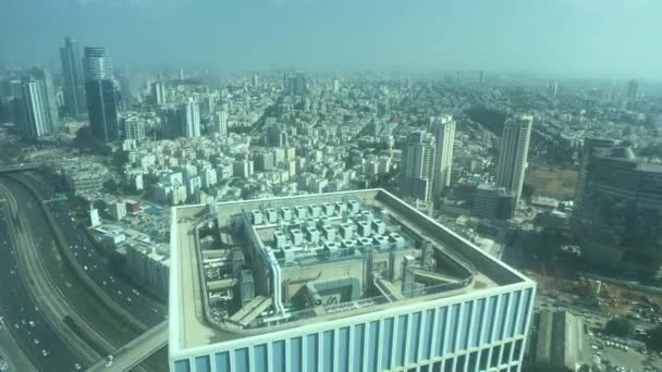 Tel Aviv, Izrael - Kilátás a városra a felhőkarcoló magasságából 15 — Stock videók