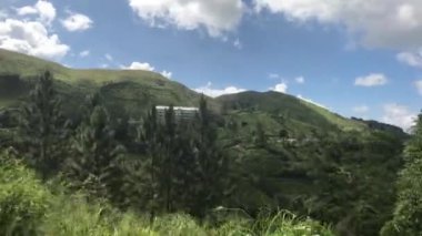 Ella, Sri Lanka, tren penceresinin 2. bölümünün manzaraları.