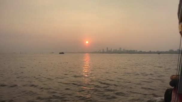 Mumbai, India - puesta de sol en el Mar Arábigo — Vídeo de stock