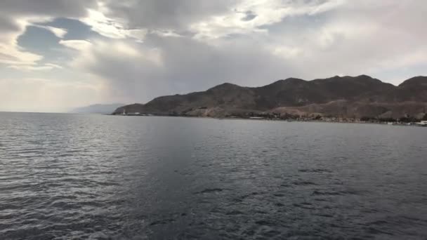 Eilat, Ισραήλ - Περπατήστε στη θάλασσα σε ένα τουριστικό πλοίο πριν από τη βροχή μέρος 12 — Αρχείο Βίντεο