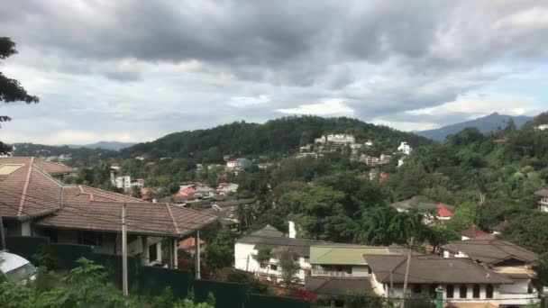 Канди, Шри-Ланка, вид на город с горы — стоковое видео