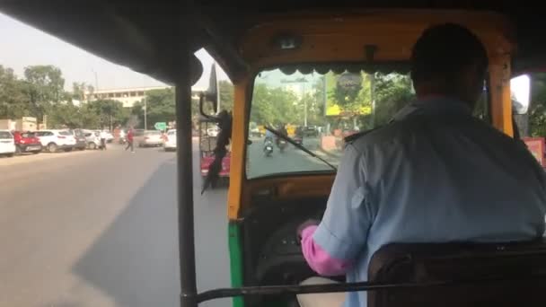 Jaipur, India - November 03, 2019: tourist ride motorricks — 图库视频影像