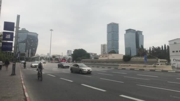 Tel Aviv, Izrael - 2019. október 22.: turisták a modern város utcáin 19. rész — Stock videók