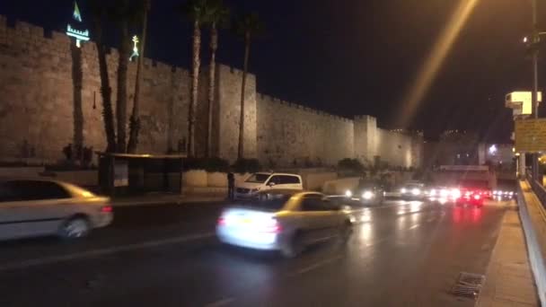 Jerusalem, Israel - October 20, 2019: tourists walk around the night city part 10 — ストック動画