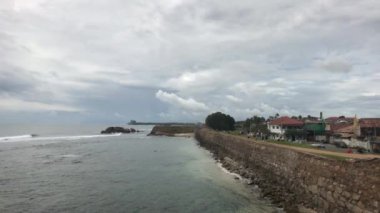 Galle, Sri Lanka, taş duvar boyunca deniz manzarası