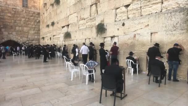Ιερουσαλήμ, Ισραήλ - 20 Οκτωβρίου 2019: τουρίστες στην πλατεία κοντά στο τείχος του κλαυθμού μέρος 8 — Αρχείο Βίντεο