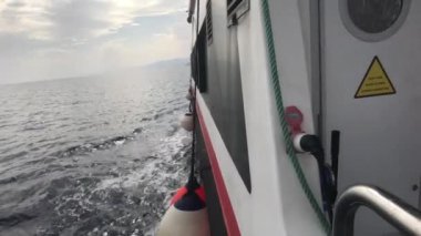 Eilat, İsrail - 17. Bölüm 'den önce bir turist gemisiyle denizde yürüyün