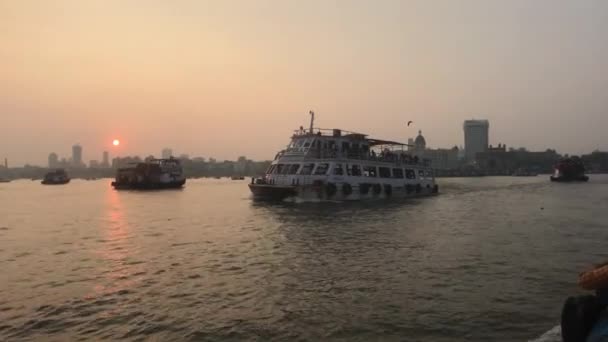 Bombaj, Indie - západ slunce v Arabském moři část 3 — Stock video
