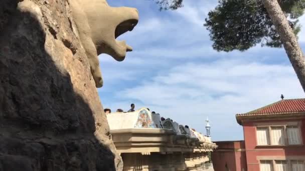 スペインのバルセロナ。大きな石造りの建物 — ストック動画