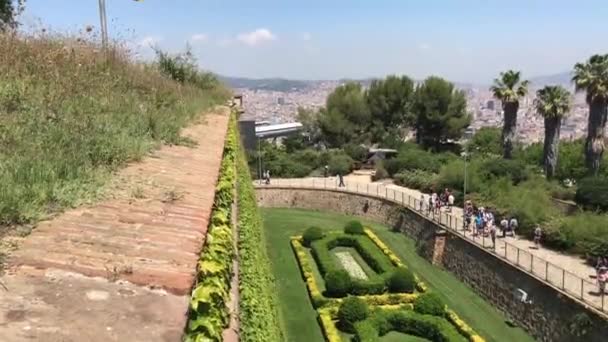 Barcelona, España. Un primer plano de un jardín — Vídeos de Stock