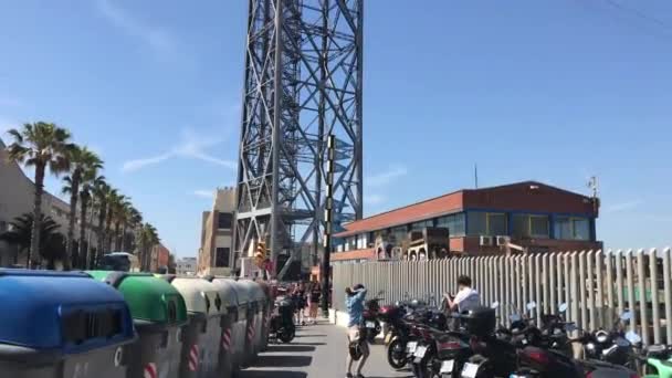 Barcelona, Spanyolország. Június 20 2019: Egy csoport ember egy motorkerékpár — Stock videók