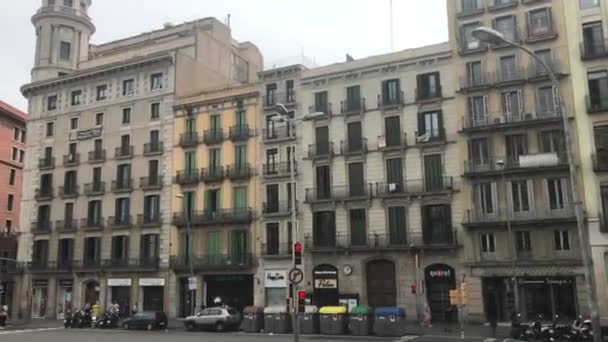 Βαρκελώνη, Ισπανία. Ένα ψηλό κτίριο στο κτίριο Auditorium — Αρχείο Βίντεο