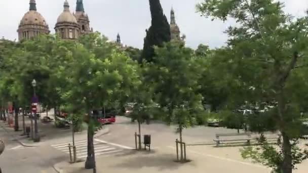 Barcelona, Španělsko. Velká budova. — Stock video