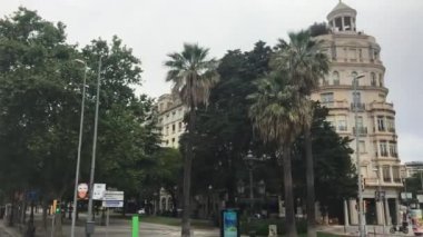 Barselona, İspanya. Binanın yan tarafında bir tabela.
