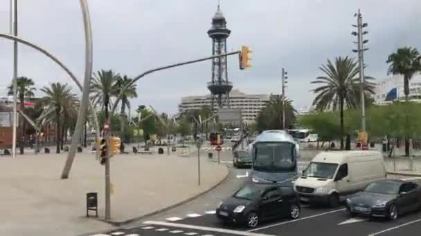 Barcellona, Spagna. Un camion su una strada della città — Video Stock